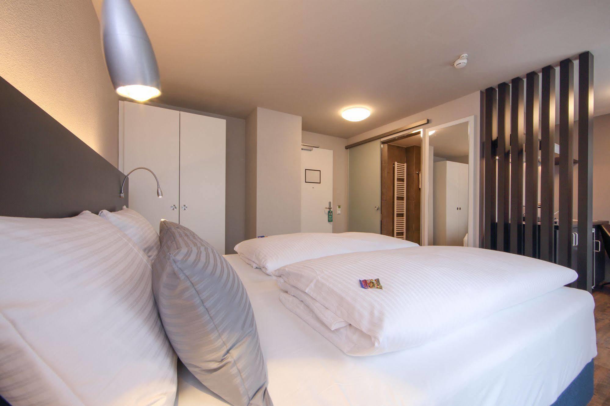 Design & Lifestyle Hotel Estilo Aalen Bagian luar foto