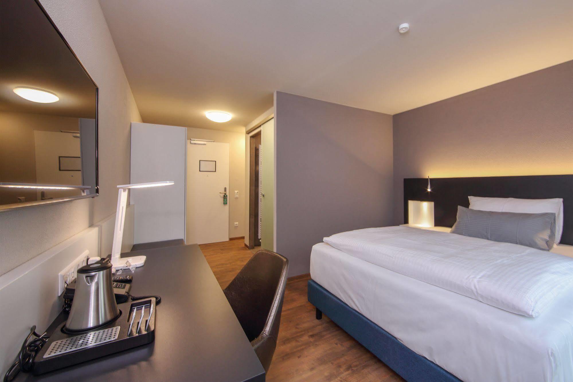 Design & Lifestyle Hotel Estilo Aalen Bagian luar foto