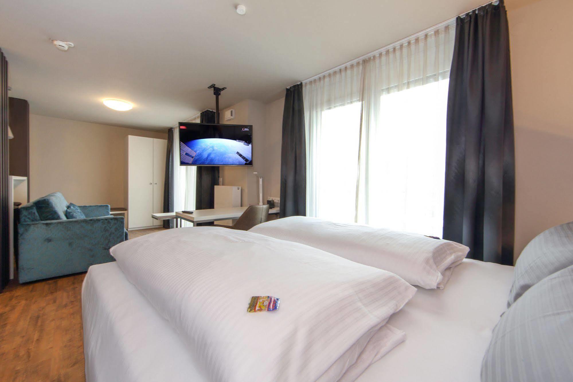 Design & Lifestyle Hotel Estilo Aalen Bagian luar foto