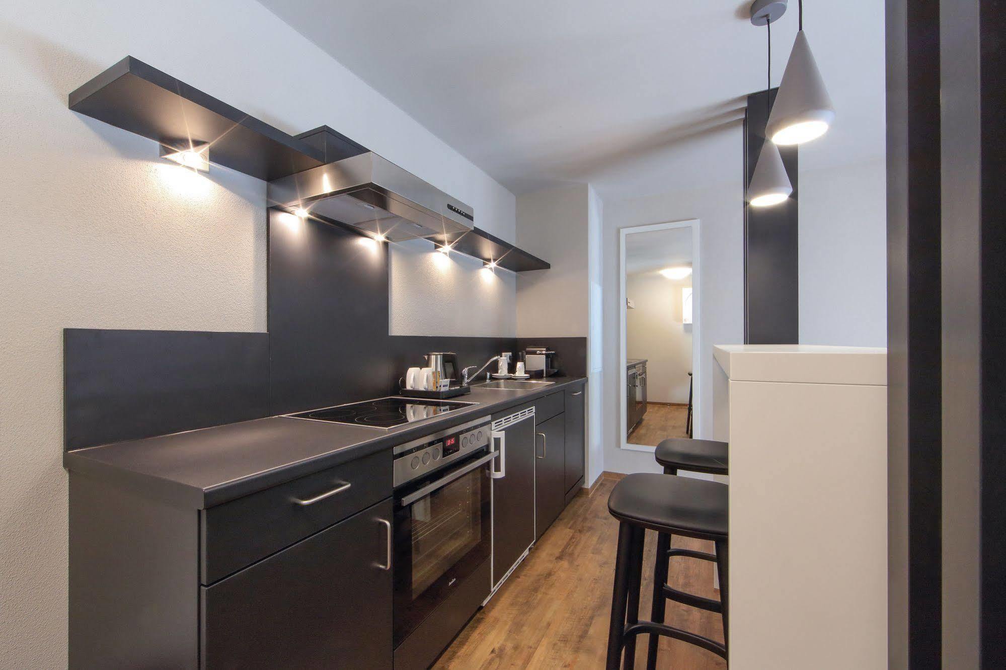 Design & Lifestyle Hotel Estilo Aalen Bagian luar foto