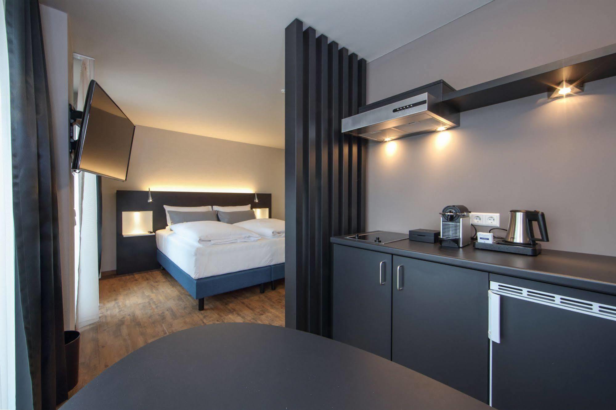 Design & Lifestyle Hotel Estilo Aalen Bagian luar foto