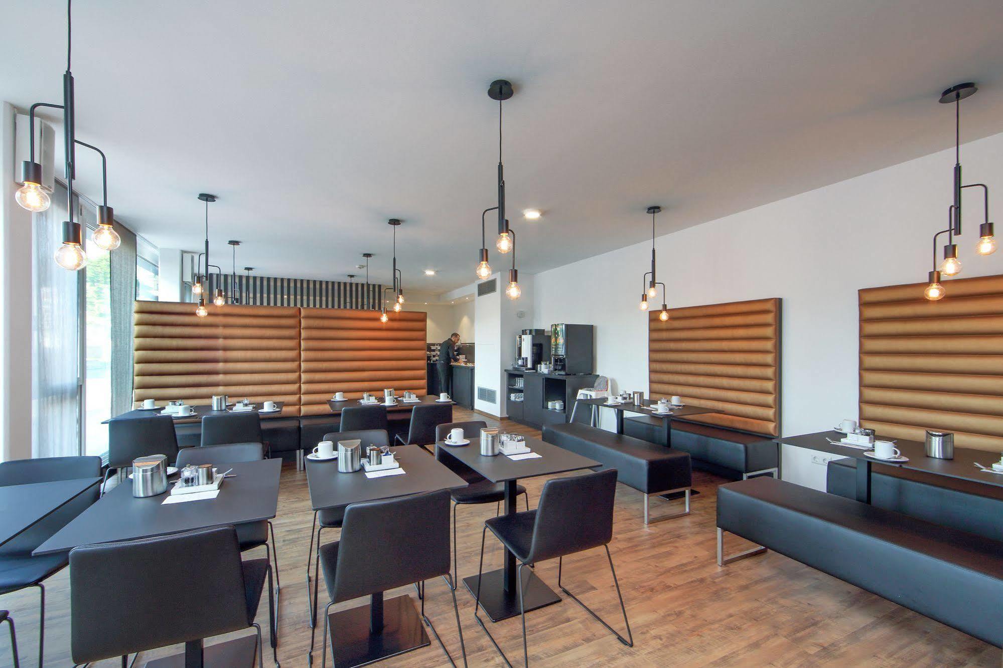 Design & Lifestyle Hotel Estilo Aalen Bagian luar foto